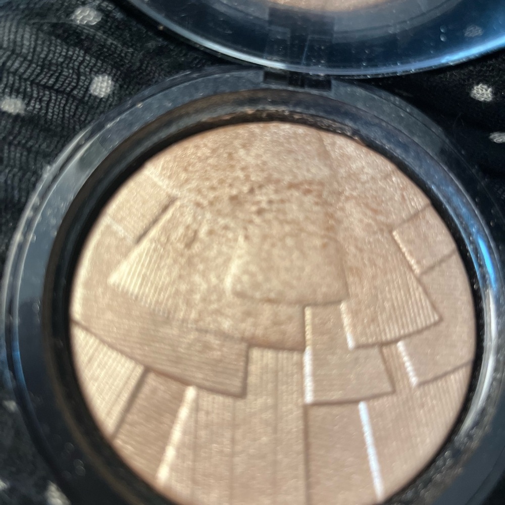 Gently used Anastasia So Hollywood Highlighter. - Picture 2 of 4